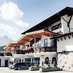 Leni Mountain Апартаменти